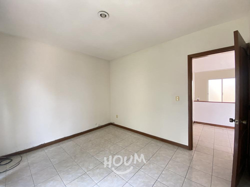 Casa En Jardín Real, Zapopan Con 4 Recámaras, 220 M², Id: 153696