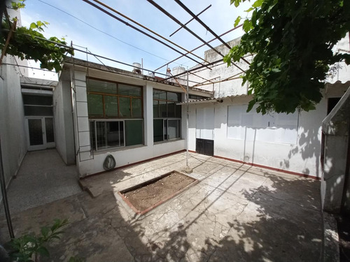 Casa 3 Ambientes, Garage, Patio Y Jardin. Monte Castro