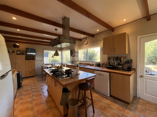 Casa En Venta De 5 Dorm. En Lo Barnechea