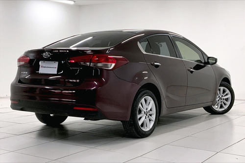 Imagen 13 de 25 de Kia Forte 4 Pts Ex, Tm6, A/ac, Bl, Camara Reversa 7, F Nie