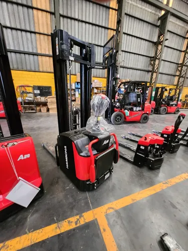 Apilador Electrico Hangcha De 1.5 T Y 2.0 T Finan Un Año