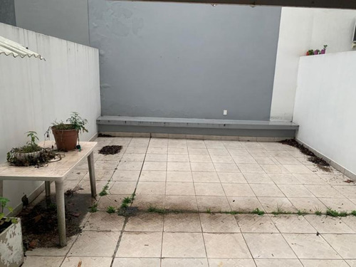 Con Renta, Patio Y Garaje !!