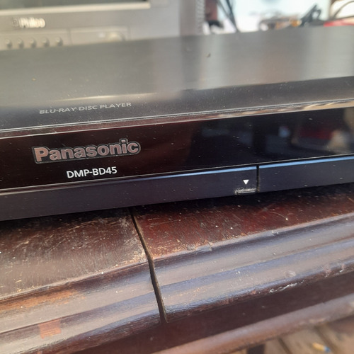 Imagem 2 de 9 de Bluray Disc Panasonic Dmp-bd45 Funcionando, Com Controle