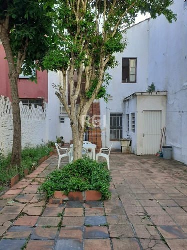 Casa Em Cidade Baixa Com 4 Dormitórios - Pj5578