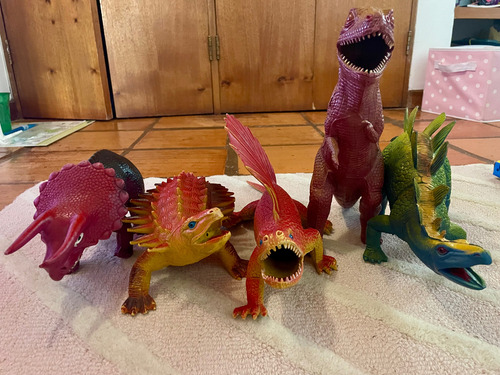 Dinosaurios Plásticos De Juguete (Usado)