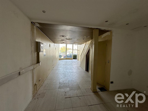 Arriendo Local Comercial Con Alto Trafico En Avda La Dehesa