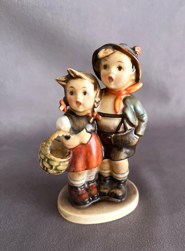 Excelente Pareja De Niños En Porcelana Goebel