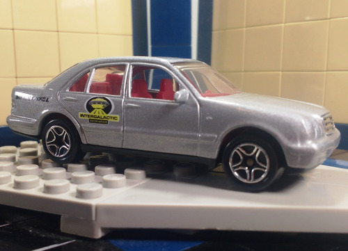 Priviet Luxury Mercedes Benz E-class Plata Matchbox Hw