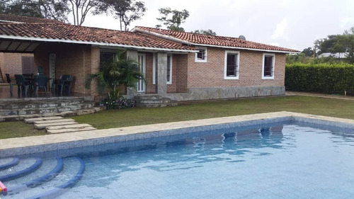 Imagen 1 de 13 de Casa Con Caney Y Piscina