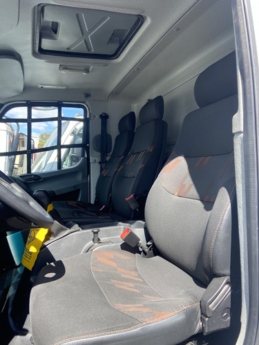 Mb Accelo 815 2021 No Cesto Aéreo Ou Chassi