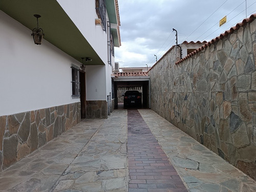 Imagen 21 de 26 de Fernando Guerrero Vende Casa De Dos Plantas En El Trigal Norte