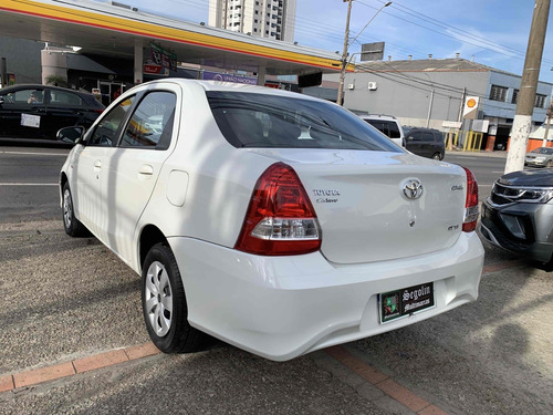 Toyota Etios 1.5 XS 16V FLEX 4P MANUAL