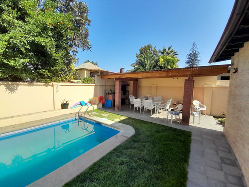 Casa En Venta En La Reina (88138)