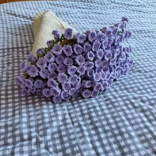 J Un Ramo De Flores Tejidas A Mano, Una Manta Rosa,