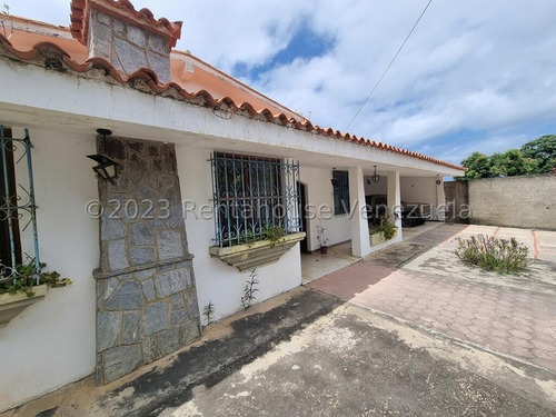 Casa En Venta Los Corales #23-24359 Johana Blanco