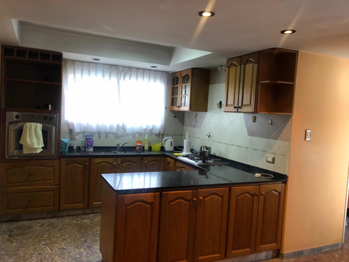 Casa En Venta 4 Ambientes Con Jardín Amplio, Pileta Y Cochera