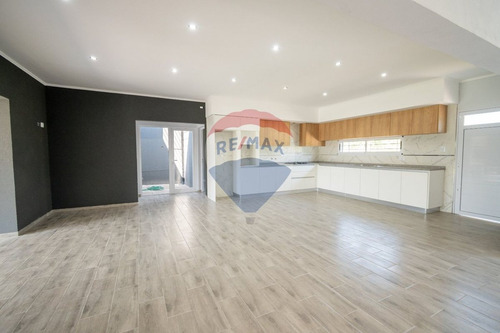 Casa Moderna A Estrenar En Alquiler En Recreo