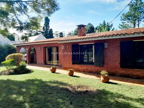 Venta De Casa En Pinares, 4 Dormitorios. Punta Del Este