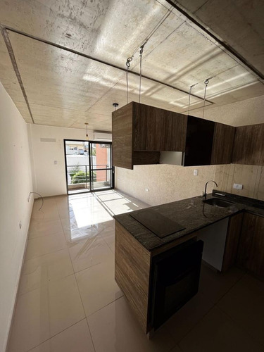 Imagen 8 de 16 de Departamento En Venta, Haedo Moron, Con Terraza Privada Y Parrilla