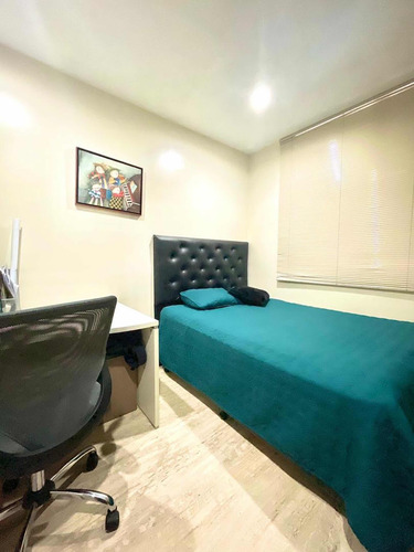 Venta Casas Bote B Lechería Con Piscina Y Muelle Propio