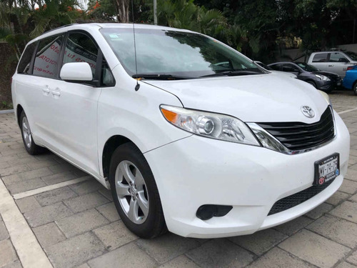 Imagen 2 de 10 de Toyota Sienna 2013 5p Le Aut A/a Ee