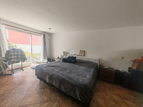 Casa Semi Nueva De 1 Nivel Iluminada Con Amplios Espacios Sobre Calle Principal Con 175 Mts De Jardin Frontal