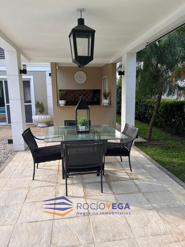 Casa En Venta En Barrio Santa Ana Moreno