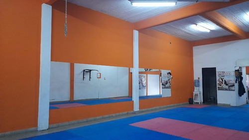 Imagen 8 de 13 de Venta Local 100 M Cubiertos Y 230 M Descubiertos - Quilmes Oeste