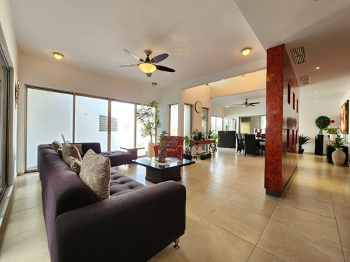 Casa Residencia De 5 Habitaciones Ubicada En Residencial Playas Del Conchal, Riviera Veracruzana, Un Excelente Fraccionamiento Que Te Brinda La Seguridad Y Tranquilidad Que Tu Familia Y TĂș Se Merecen.