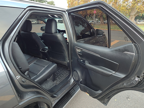 Imagen 18 de 20 de Toyota Hilux Sw4 2023 Srx 4x4 At 7 Asientos Abasto Motors