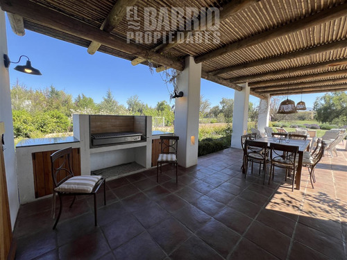 Casa En Venta De 3 Dorm. En Colina