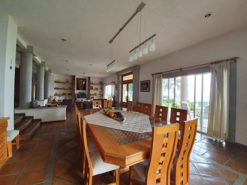 Venta Casa Las Lomas De Dimensiones Monumentales. Alberca Climatizada Y Jardín Plano Con Vistas Espectaculares Y Todos Los Servicios En Fracc Rancho San Diego Ixtapan De La Sal Edomex