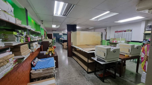 Imagen 11 de 11 de Se Vende Amplio Local Av Andres Eloy Blanco Fatima Pestana 0424-1621777 Cod 138227