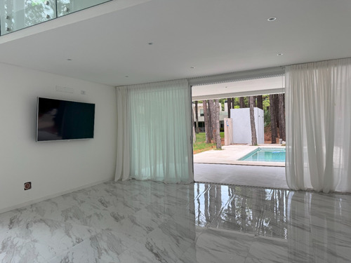 Casa A Estrenar En Venta 5 Ambientes - Pinamar Norte - Frontera.