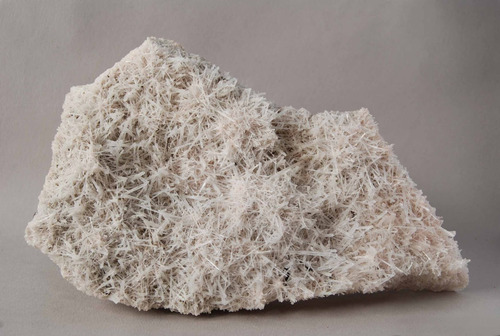 Imagen 1 de 1 de Mineral Natrolita Grande Blanca Pieza De Colección