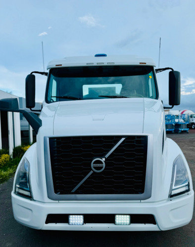 Pipa De Agua 10,000 Litros Camion Rabon Volvo 2019