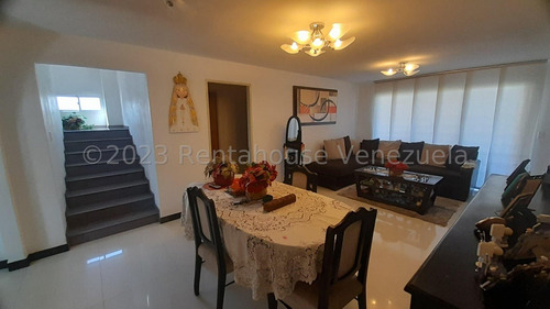 Hermoso Apartamento De 3 Niveles En Jorge Coll