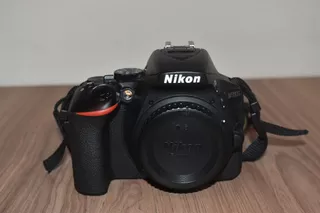 Nikon D5600 + Vários Acessórios (menos De 3000 Cliques)