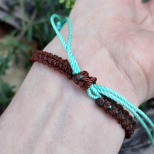 Imagen 4 de 4 de Pulsera Tejida Macramé Vetas