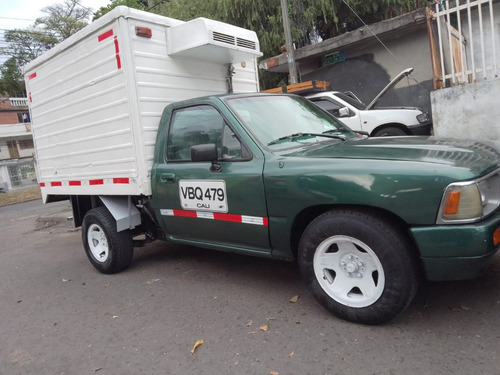 Toyota Hilux 2.4l 117 hp 4x2