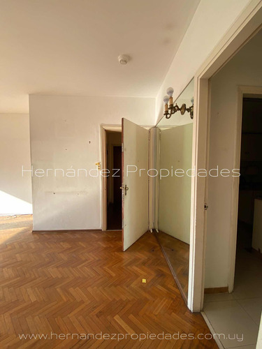 Venta Con Renta 2 Dormitorios Más Servicio. Garage Opcional.