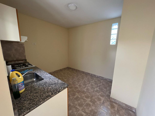 Alquilo Excelente Piso En Caseros De 3 Ambientes Grandes Con Terraza Y Patio Propio!! F: 4571