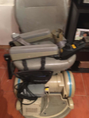 Imagen 2 de 4 de Silla De Ruedas Eléctrica En Muy Buen Estado ,funcionando