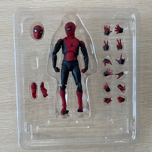 Figura De Acción Mafex 113 Spiderman Lejos De Casa