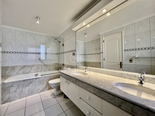 Departamento En Venta De 4 Dorm. En Las Condes .metro.
