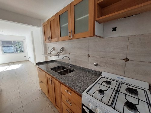 Departamento De 2 Amb C/ Patio Y Cochera- Castelar- Alquiler