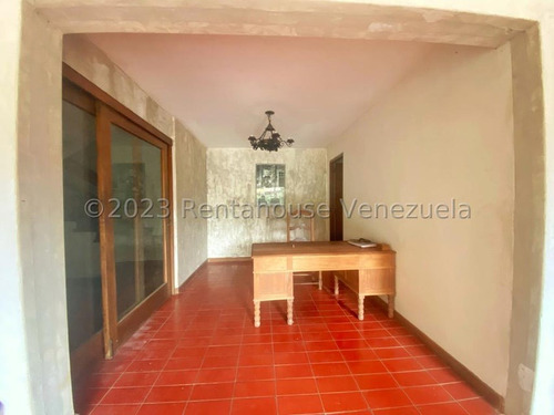 Casa En Venta En Prados Del Este Para Remodelar Calle Cerrada