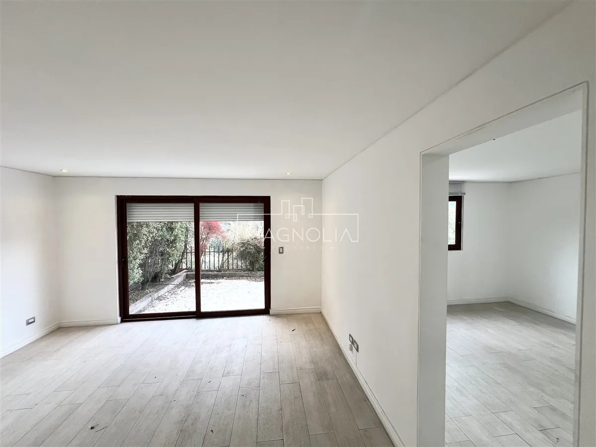 Imagen 4 de 21 de Casa En Venta De 3 Dorm. 3 Baños Mas Serv En Lo Barnechea