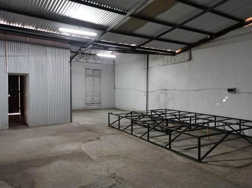Imagen 2 de 5 de Industrial En Arriendo En Santiago