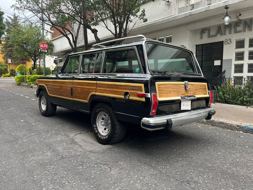 Jeep Grand Wagoneer